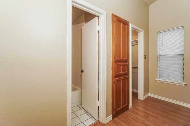 Building Photo - "Charming 3-Bedroom San Antonio Home with Cozy Fireplaces & Ample Storage!"