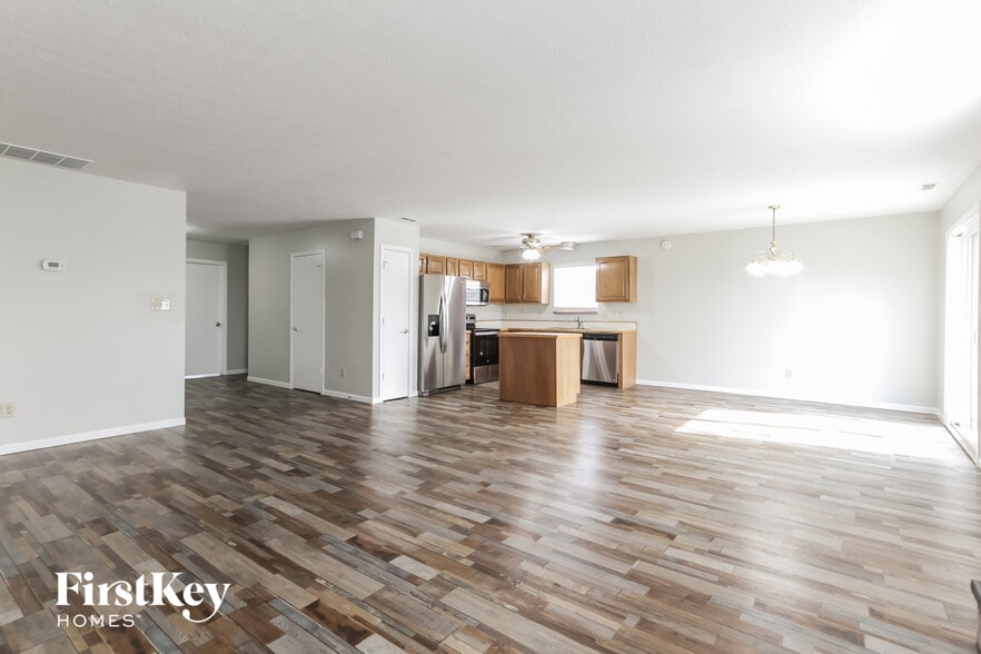 Building Photo - 8659 Eagles Nest Dr