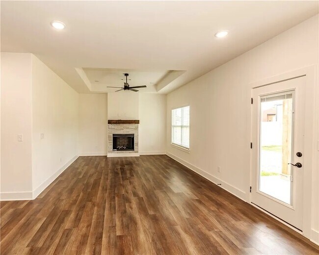Building Photo - 162 Nebo St