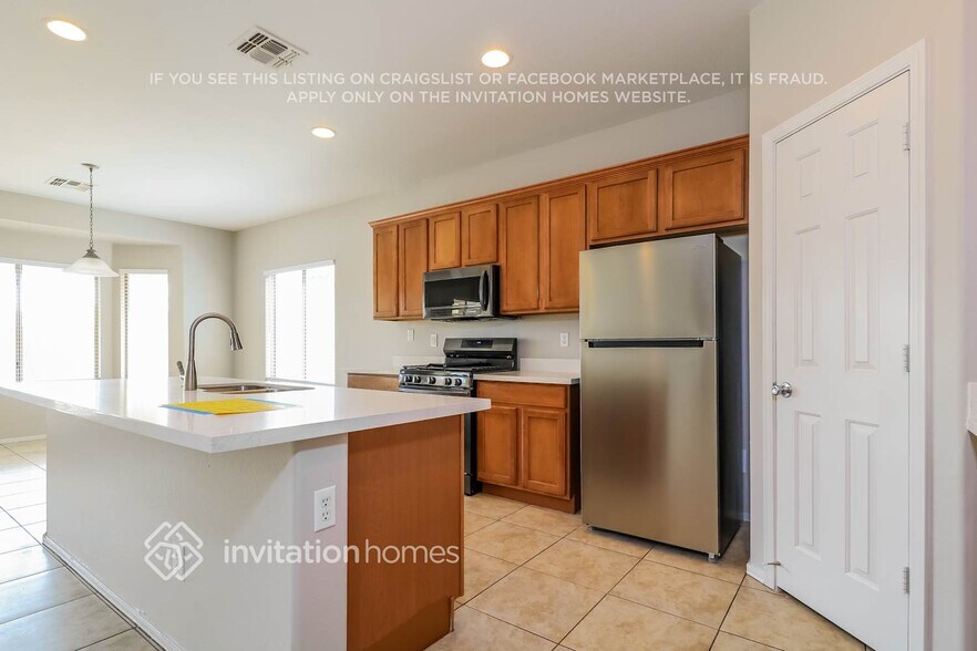 Building Photo - 12175 W Mountain View Dr