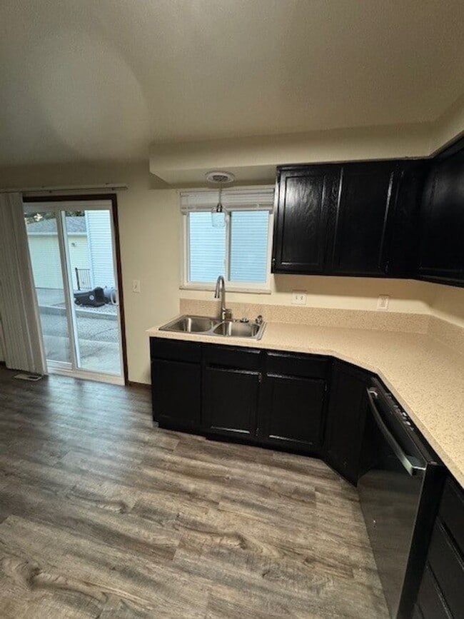 Building Photo - 1414/1416 Terry Street