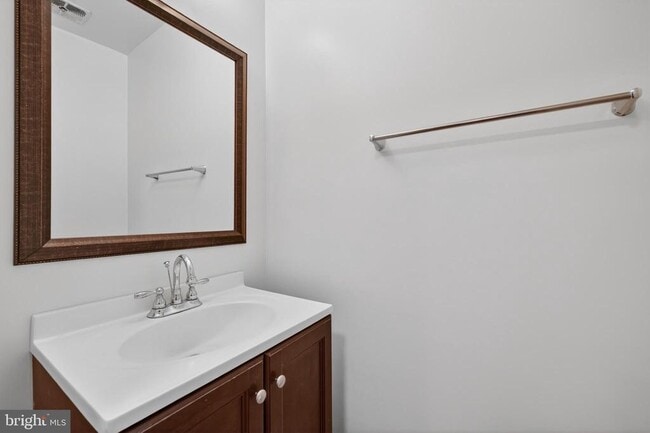 Building Photo - 9250 Three Oaks Dr