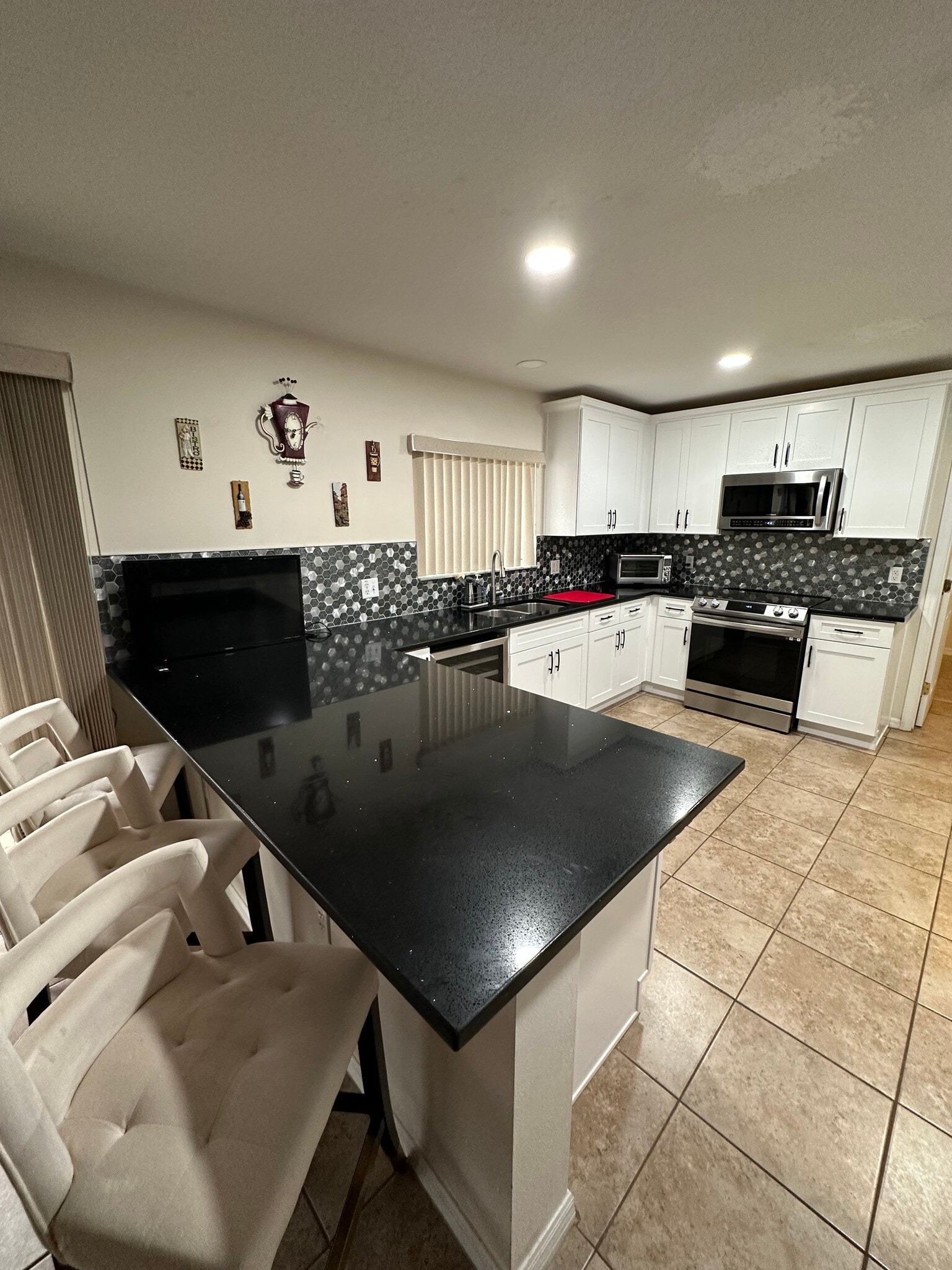 Building Photo - 246 Verdi St