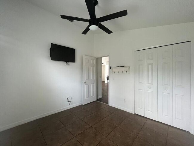 Building Photo - 8750 Claiborne Ct