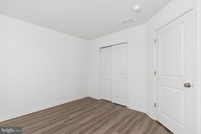Building Photo - 984 Lorewood Grove Rd