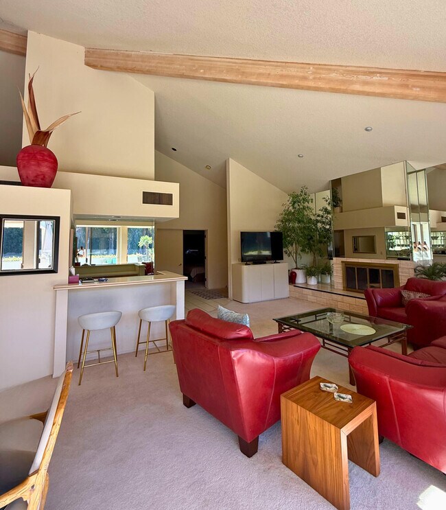 Building Photo - 253 Kavenish Dr