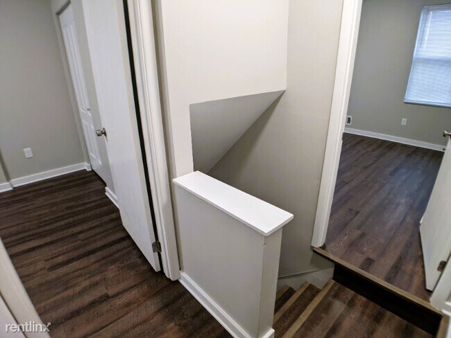 Building Photo - 2 br, 1 bath Townhome - 5329 Brown Way