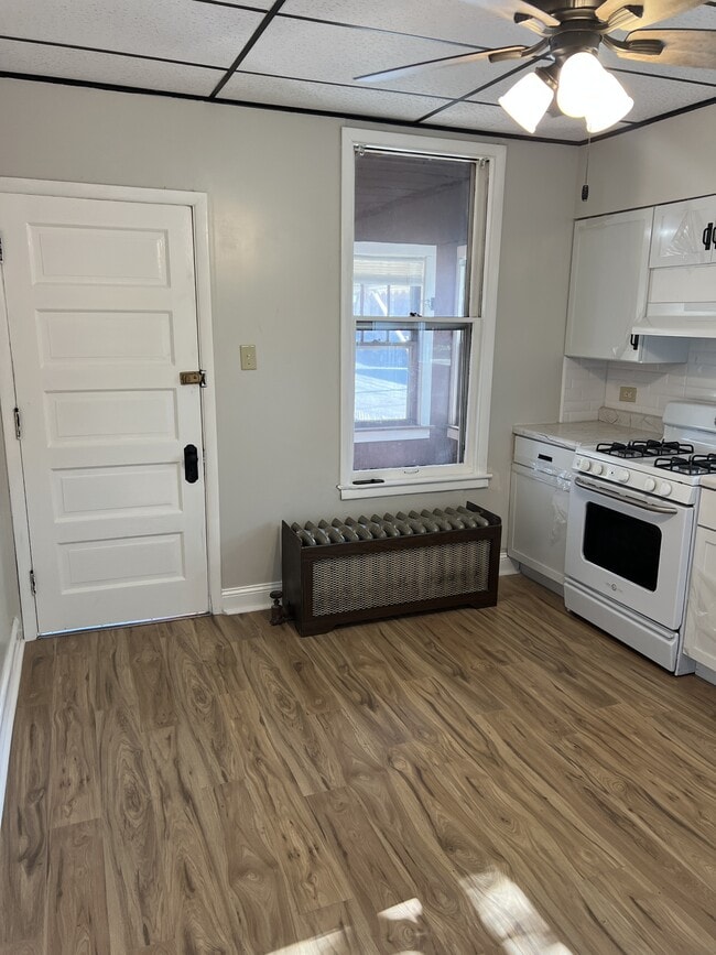 Building Photo - 9757 S Ave M