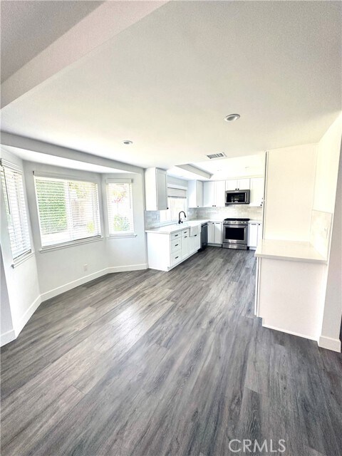 Building Photo - 8891 Baywood Dr