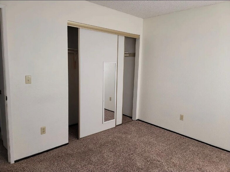 Building Photo - 1031 Fallbrook Dr