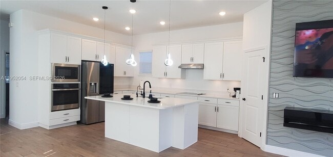 Building Photo - 736 YUKON Ln