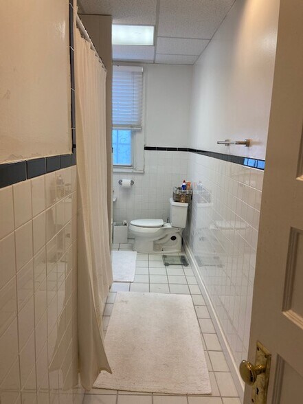 Building Photo - 106 Kraft Ave