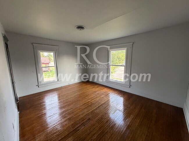 Building Photo - 1602-2 Main-