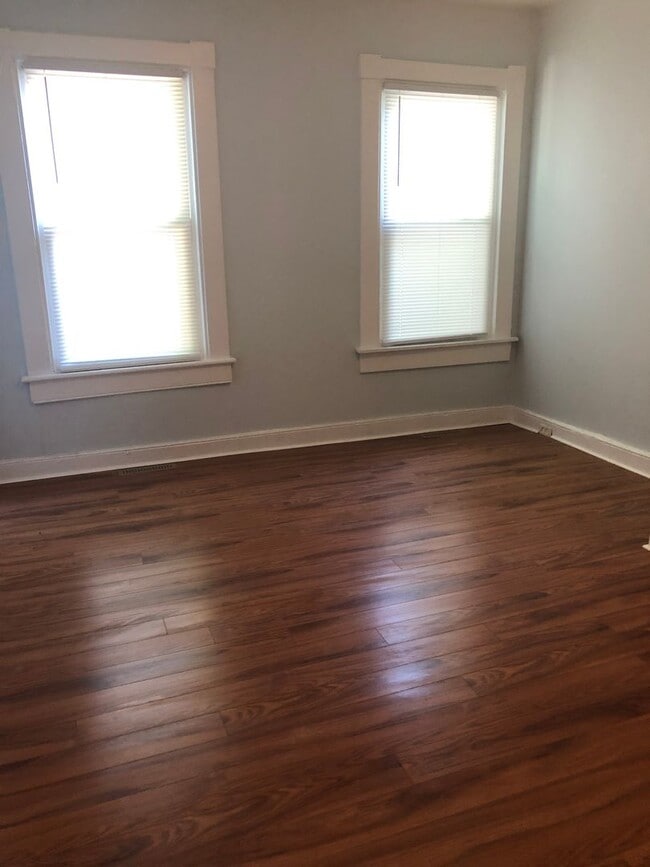Building Photo - 3 Bedroom/1.5 Bath Northside Home ***Avail...