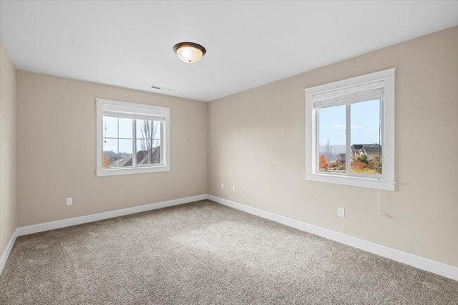 Building Photo - 4375 Vista Pointe Dr