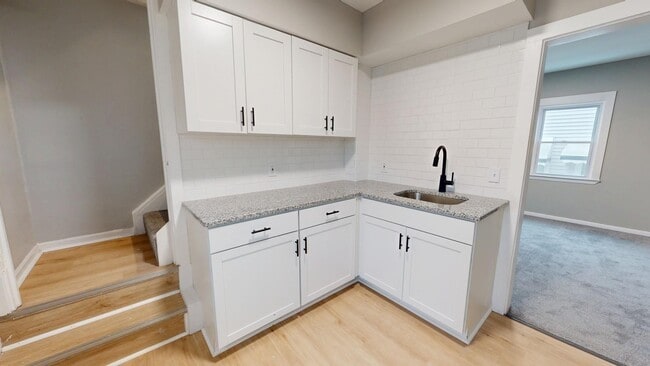 Building Photo - Old Brooklyn Area - 3 Bedrooms - Single Fa...