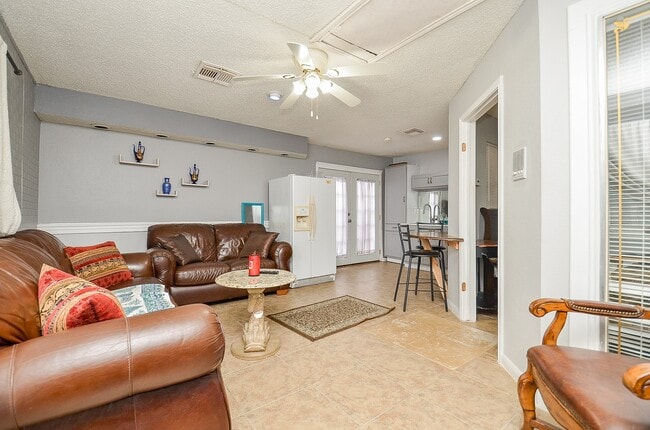 Building Photo - 13102 Richmond Ave.