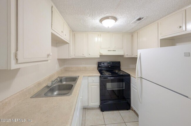 Building Photo - 2873 Yellow Pine Ct