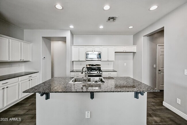 Building Photo - 2414 E Hazeltine Way