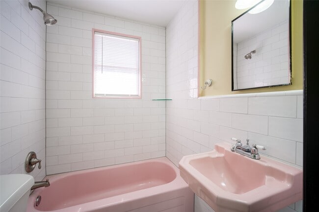 Building Photo - 811 Sul Ross St