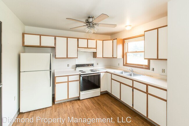 Building Photo - 2956 Hickory Dr