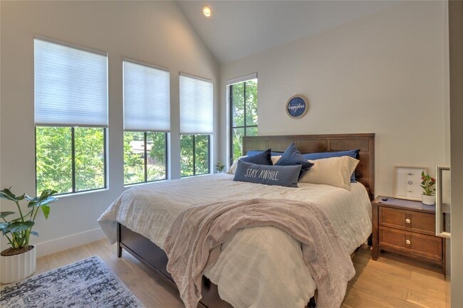 Building Photo - 6005 Woodrow Ave