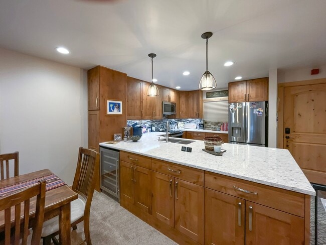 Building Photo - Walk to Town, Overlooking Carter Park, Garage Parking - Updated 2 Bed/2 Bath Available Now for Sk...