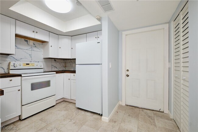 Building Photo - 824 Alderman St