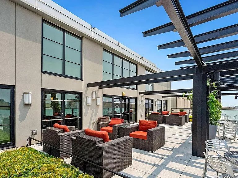 Building Photo - 1133 14th St NW