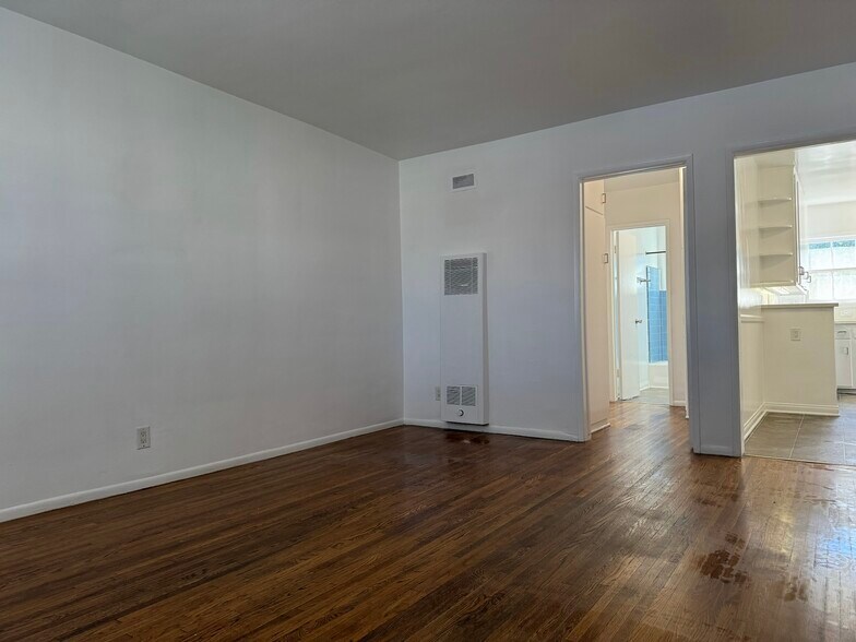 Building Photo - 1380 Masselin Ave