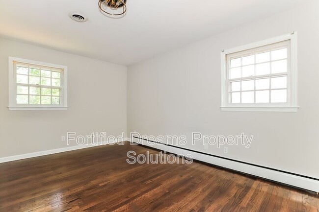 Building Photo - 1101 Surry Dr