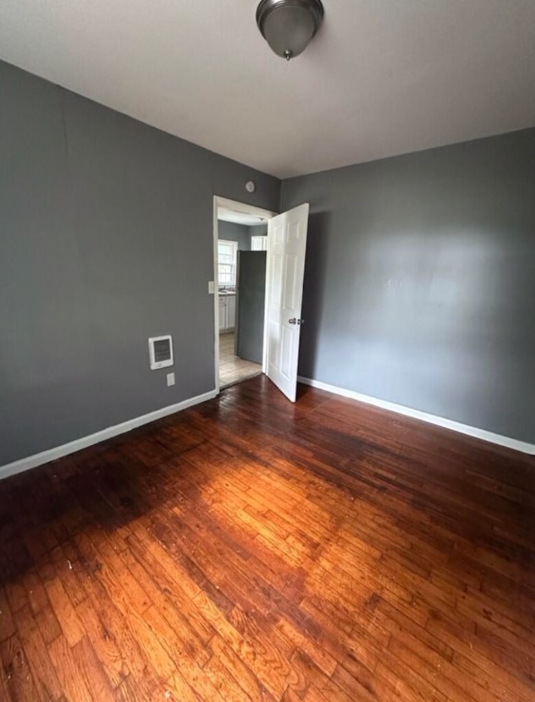 Building Photo - 118 3rd Ave SW