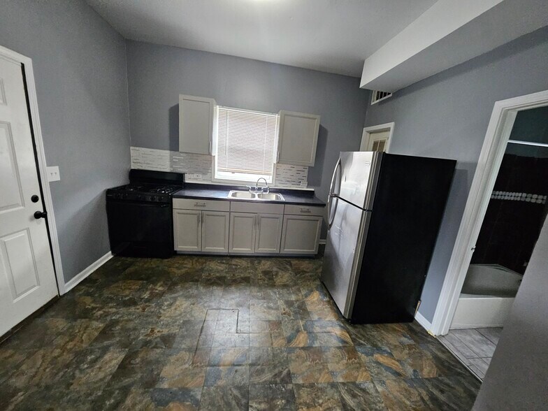 Building Photo - 6620 S Saint Lawrence Ave