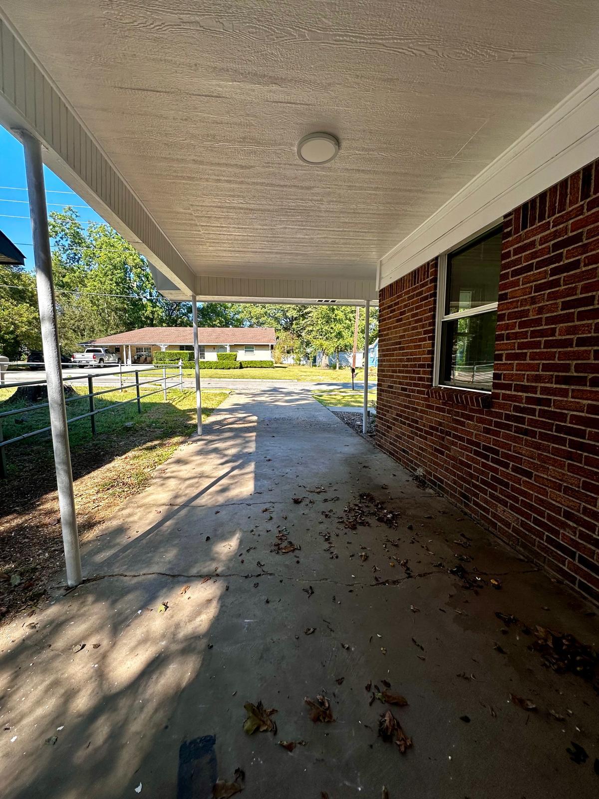 Building Photo - 310 N Florey Ave