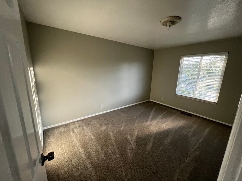 Building Photo - 1442 Willowbrook Dr