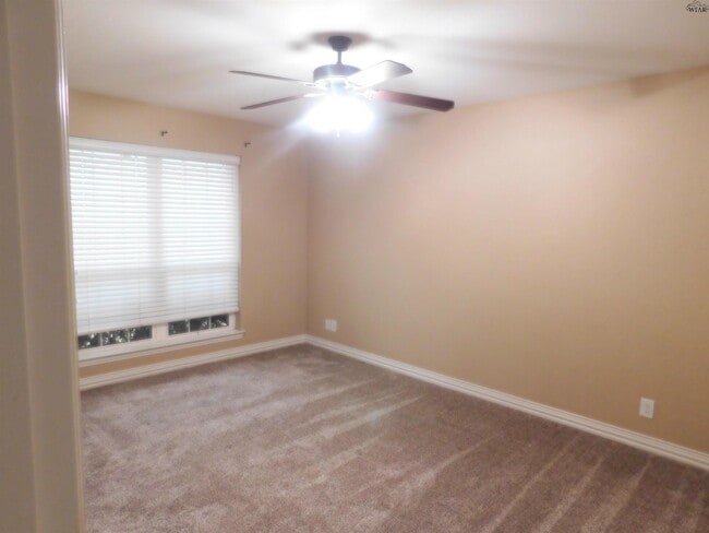 Building Photo - 118 Stonebridge St