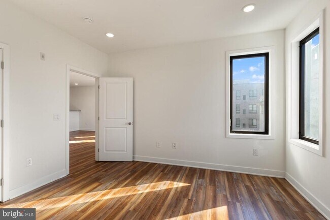 Building Photo - 2411 Kensington Ave