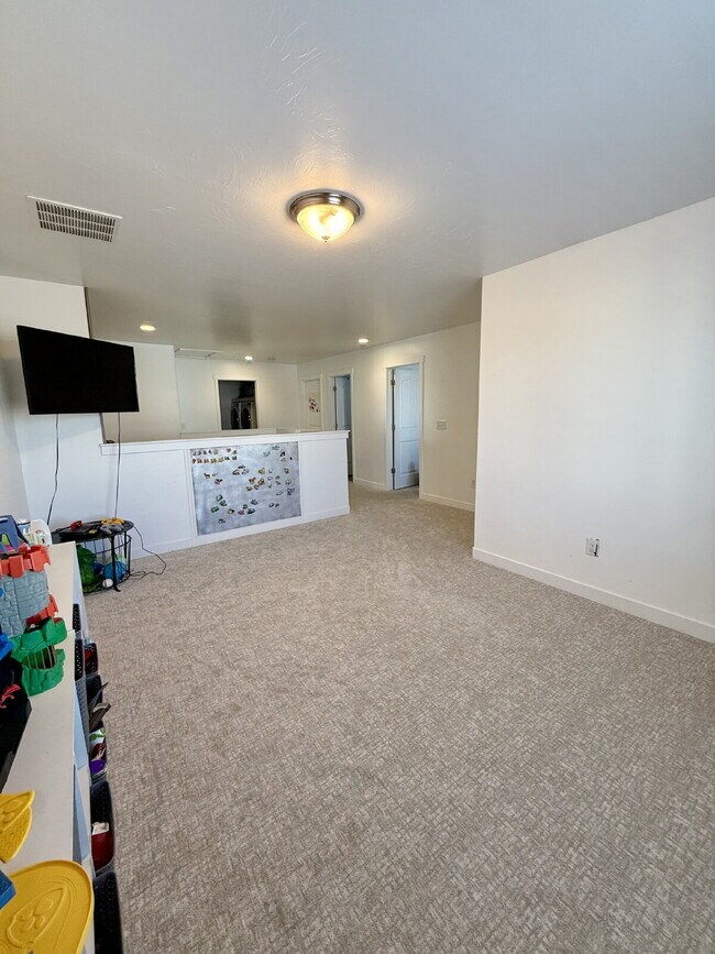 Building Photo - 623 S Jubilee Dr