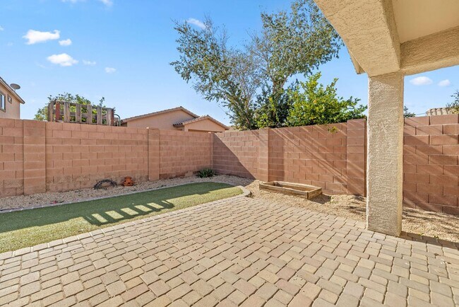 Building Photo - 3 Bedroom Home Located in Sycamore Park