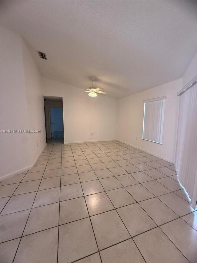 Building Photo - 1004 San Remo Cir