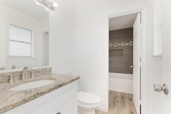 Building Photo - Leon Valley~Spacious 2 Bedroom~Updated Kitchen with Stainless Steel Appliances~2 Car Garage~Backyard