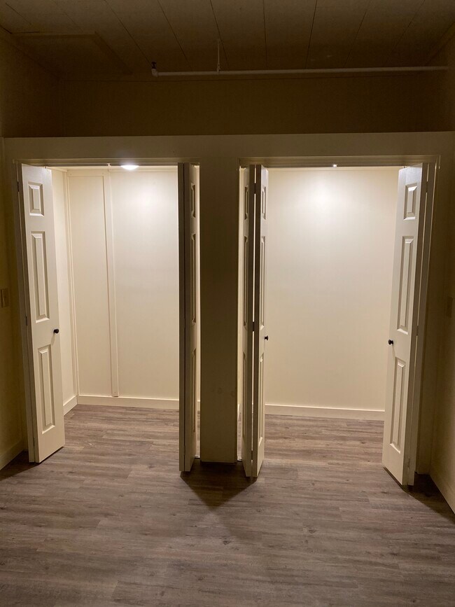 Master Bedroom walk in closets - 87 Park St
