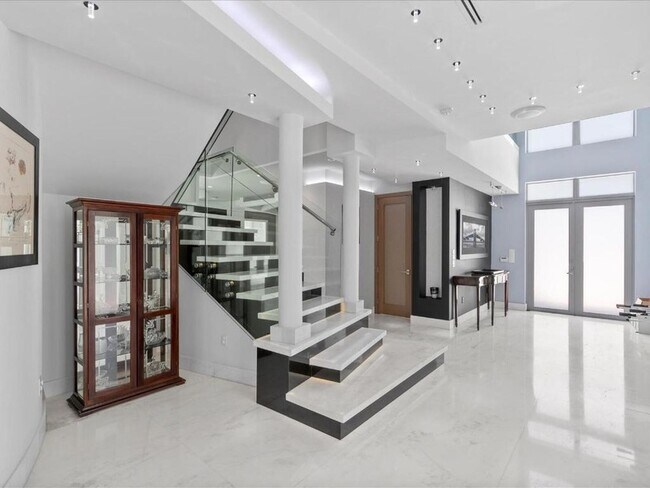 Building Photo - 3917 S Le Jeune Rd