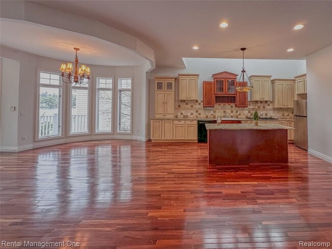 Building Photo - 5742 Putnam Dr