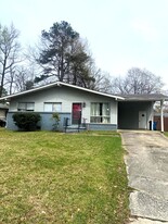 Building Photo - 220 Saxon Dr