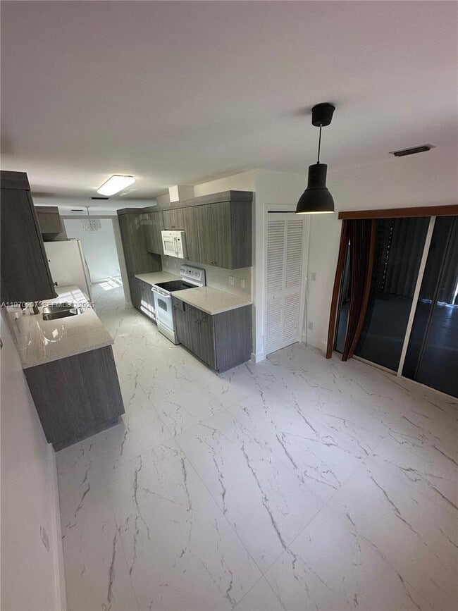 Building Photo - 1445 Grant St