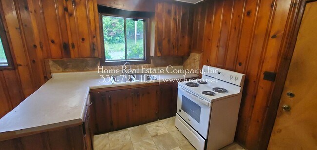 Building Photo - 2425 Machine St