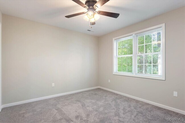 Building Photo - 112 E Highland Ct