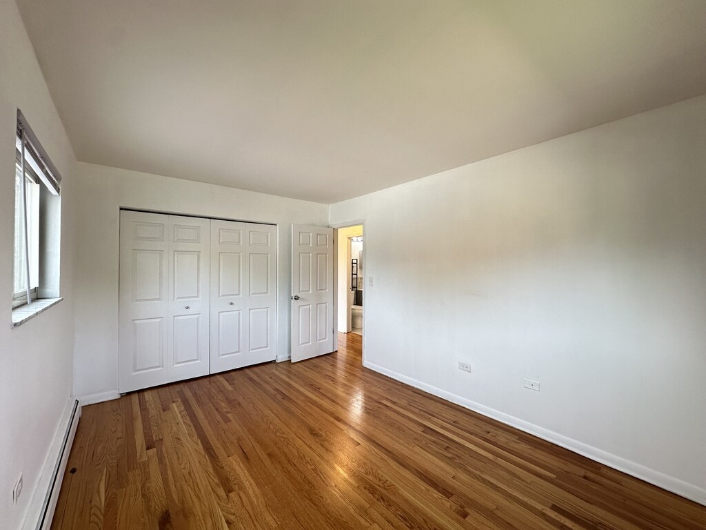 Building Photo - 1653 Oakwood Ave