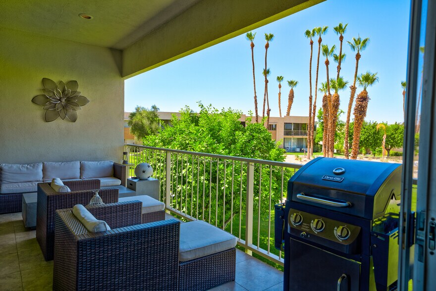Building Photo - 451 Desert Lakes Dr